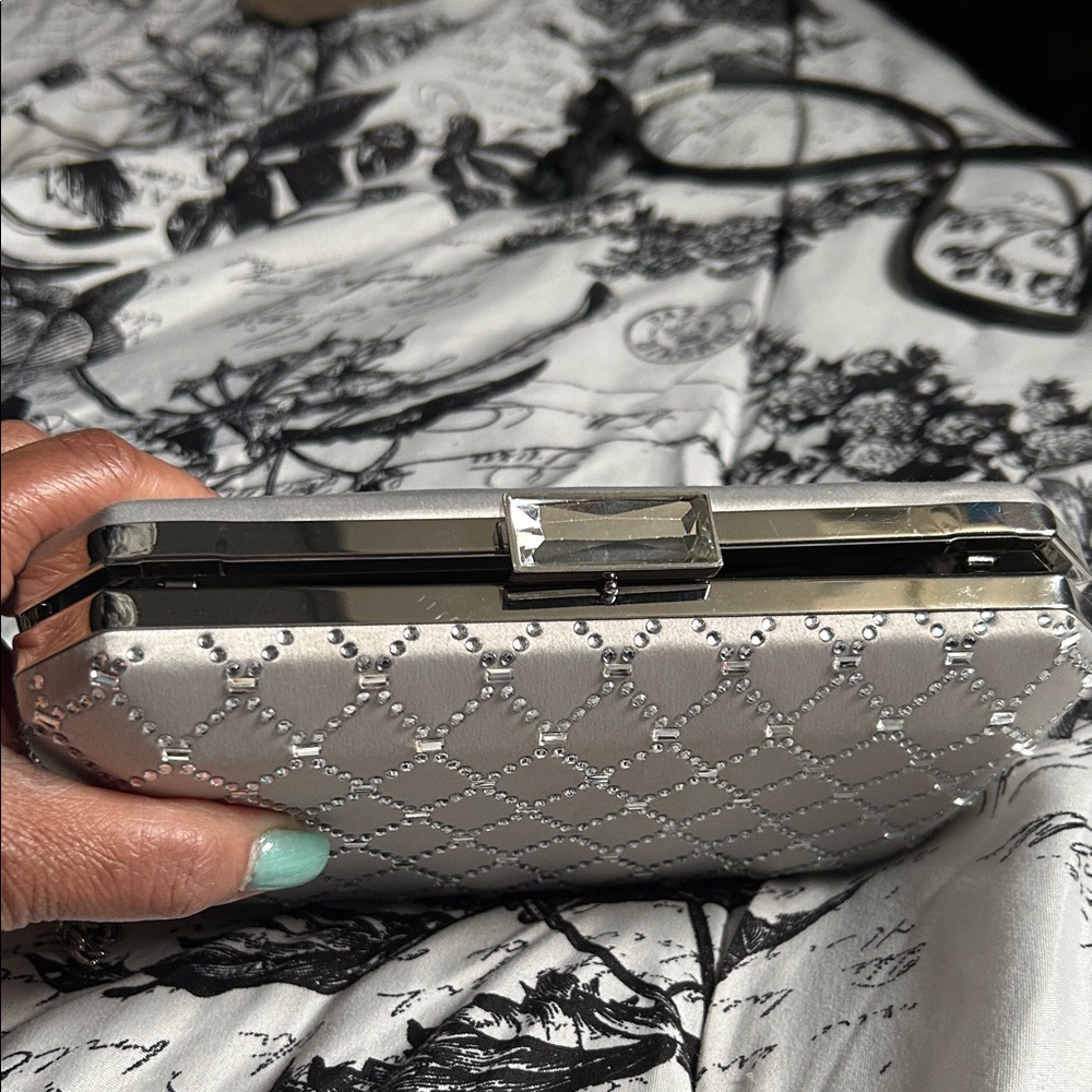 Macy’s Elegant Silver Quilted Chain Crossbody Bag - Picture 3 of 12